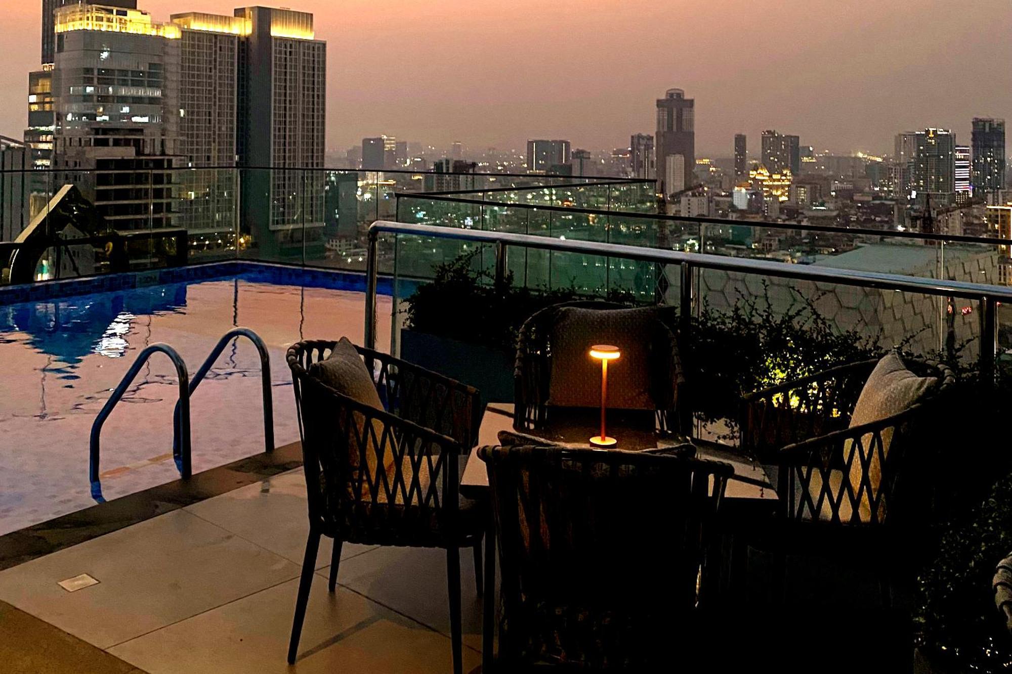 Luxcity Hotel & Apartment Phnom Penh Exterior photo